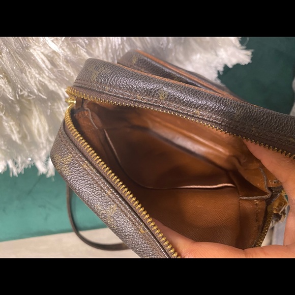 Measurements:

Length - 5.9 inches

Height - 8.3 inches

Depth - 3.5 inches - Picture 7 of 8